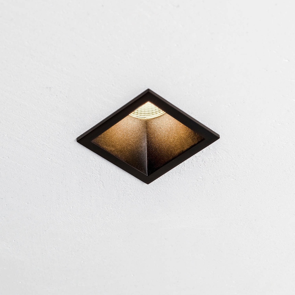 Dip C IN Spot Deckeneinbaustrahler (2700K / CRI90, BL – Black Smooth Matt, NO-DRV – kein Treiber)