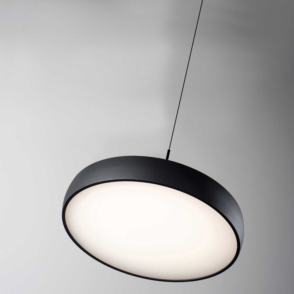 [31.4114.D16.002] Myco One 160 Z Pendelaufbauleuchte (2700K / CRI98 Sunlight, 002 – Schwarz, PH-CUT – Phasendimmer, SOFT (opaler Diffusor))