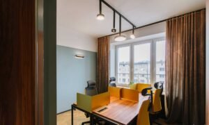 Office, Büro mit 3PH Stromschiene mit MYCO TRC Schienenstrahlern aus der Familie MYCO von CHORS®