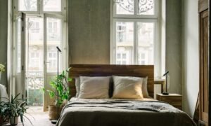 Hospitality, Vintage-Hotelzimmer mit Tisch- und Stehleuchte FLASK aus der Familie FLASK/MFLASK von CHORS®